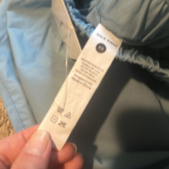 Gold Hinge NWT women’s XS skirt with built-in shorts - Picture 4 of 5